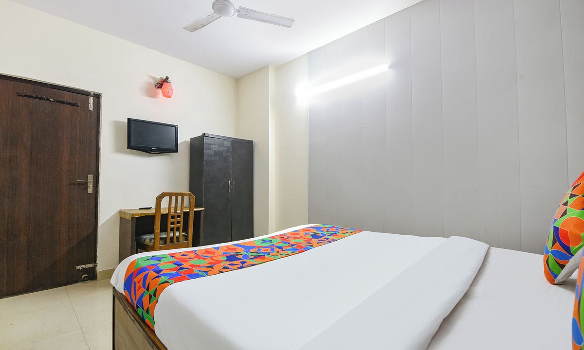 Govindpuri Hotel | Via Cosy Stay