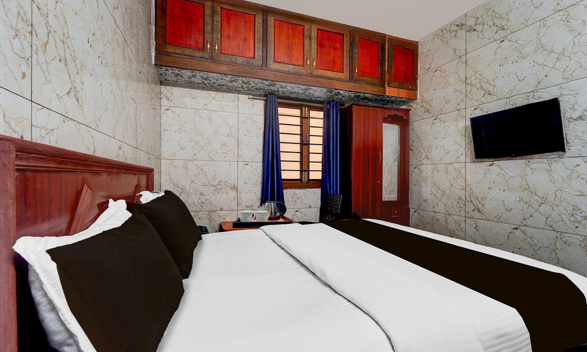 Gandhipuram House | Deluxe Omni Bus Terminal Gandhipuram Apple Grand