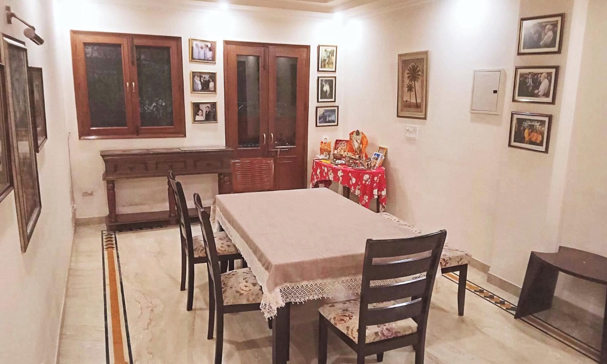 Nehru Place Apartment | 2 Bed Apartment Sleeps 4 with Parking New Delhi