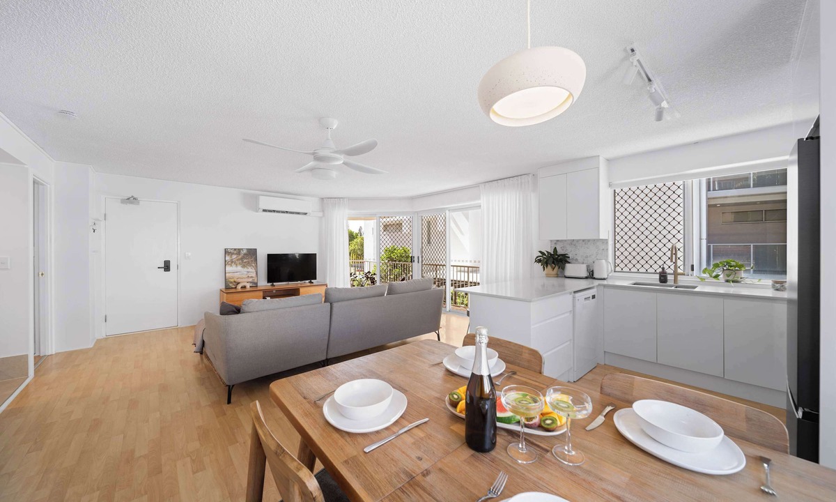 Kings Beach Apartment | Sunny Kings Beach Escape w Pool - 300m to beach