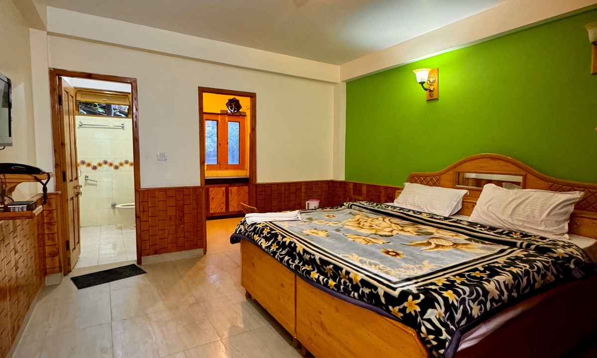Old Manali Cottage | Suraj Cottage by The Himalayan Stories