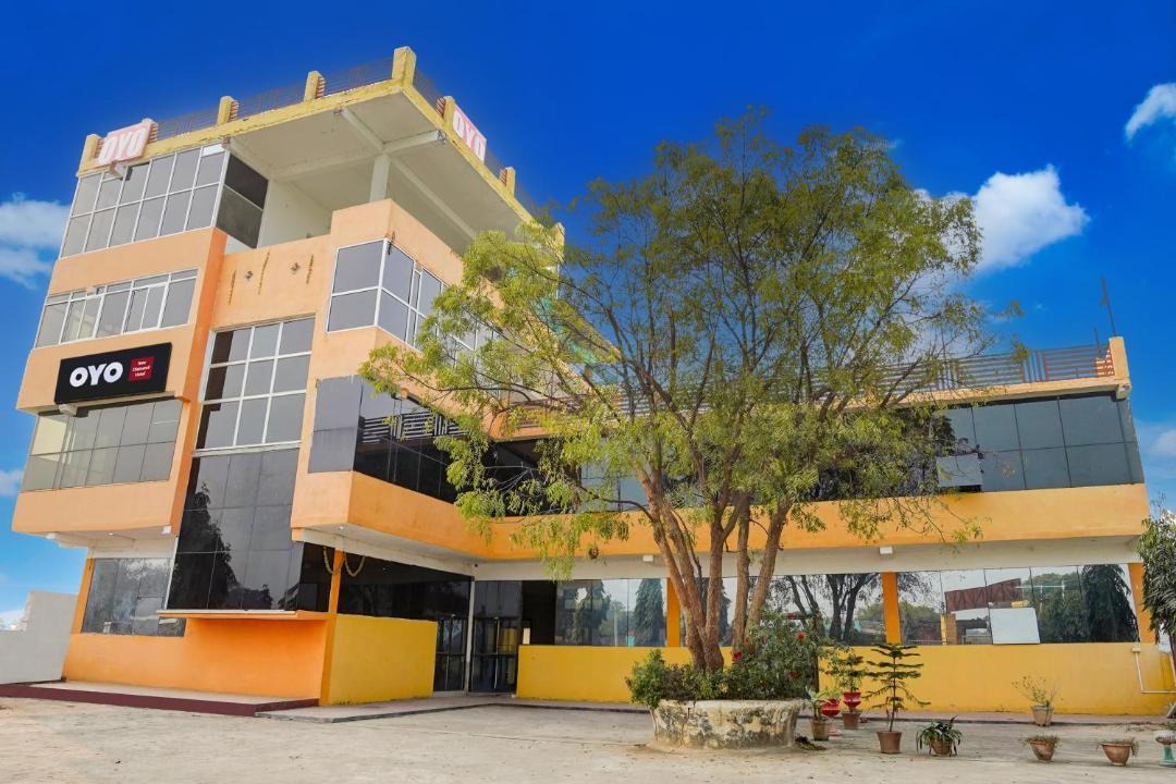 Gyanpur Hotel | SPOT ON New Diamond Hotel