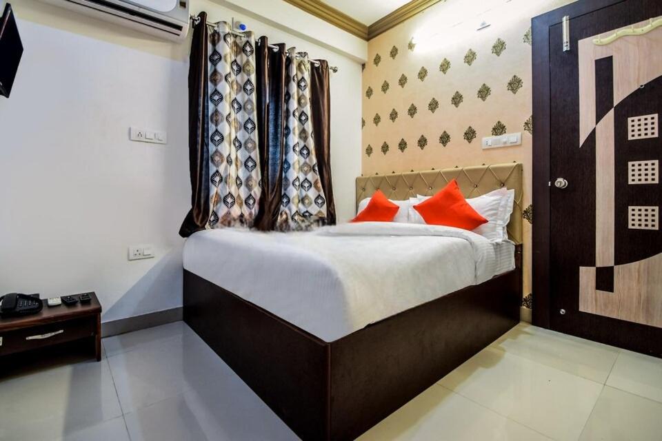 Udaipur Hotel | HOTEL CLEAR SKY NEAR CA CIRCLE sec -14 BY hotel amrapali