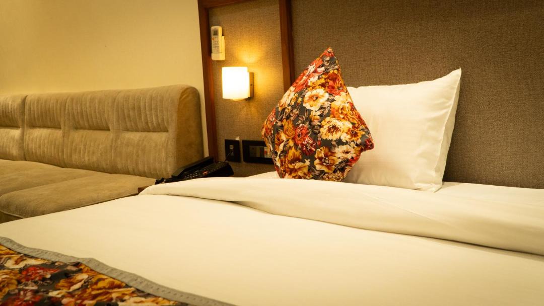 Basai House | Hotel The R S Grand Near Taj Mahal
