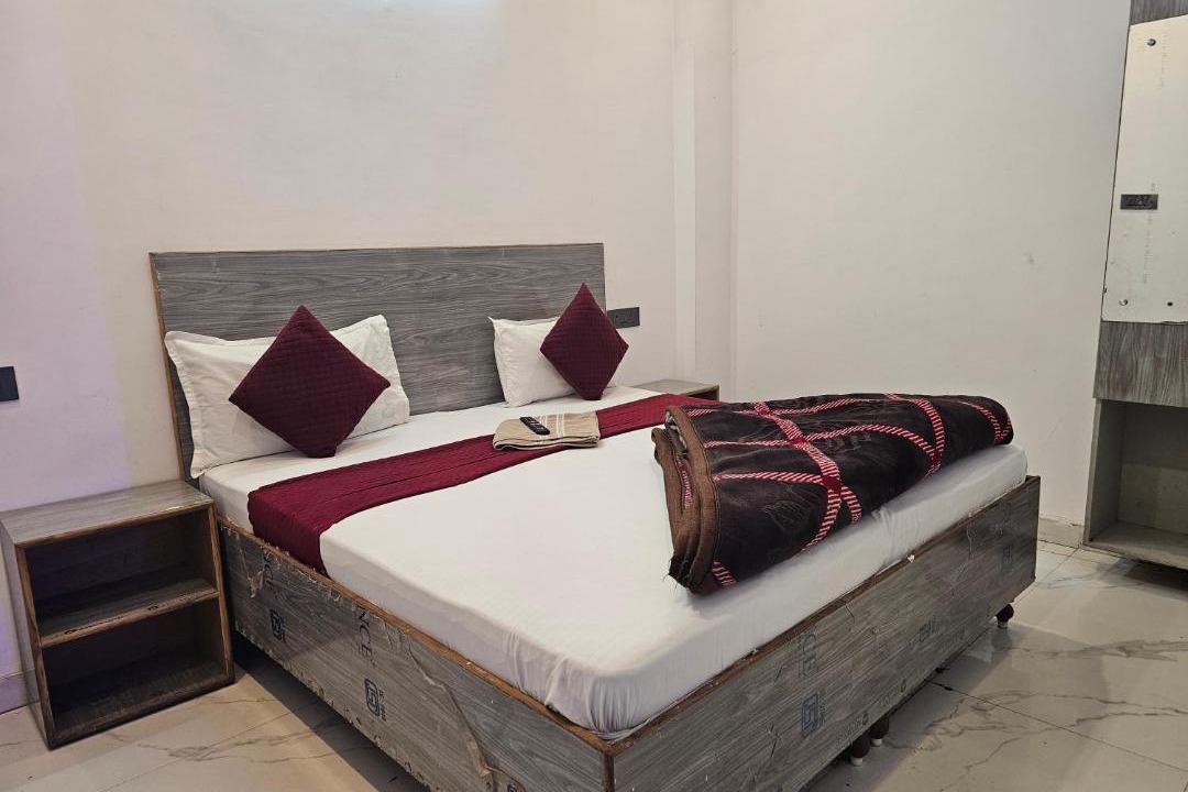 Nizamuddin East Hotel | Raj Heritage - Infront of Nizamuddin Railway Station Gate No-04