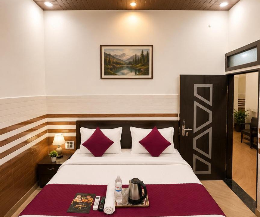 Ayodhya Hotel | Shree Ram Mandir 500m Walk - Atharav Palace