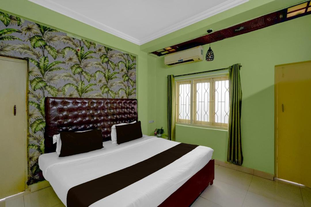 Green Valley Hotel | Super Collection O Irrum Manzil Metro Station Formerly Green Banjara Stay