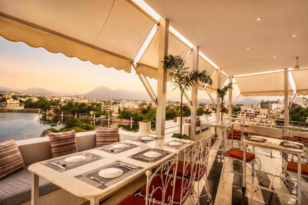 Lake Swaroop Sagar Hotel | Grandrosse Boutique - Pichola Lake Facing Hotel