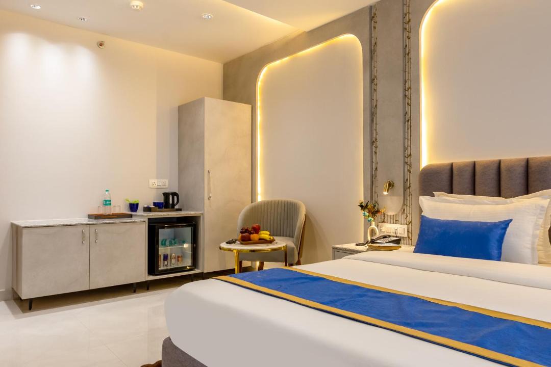 Paharganj Hotel | Hotel Anu Plaza - Newly Built Hotel With Parking Just 6 Mins from Connaught Place ,New Delhi Railway Station & Metro Station