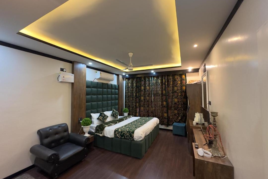 Nishat-Shalimar Hotel | The Jumeirah Srinagar A Boutique Hotel