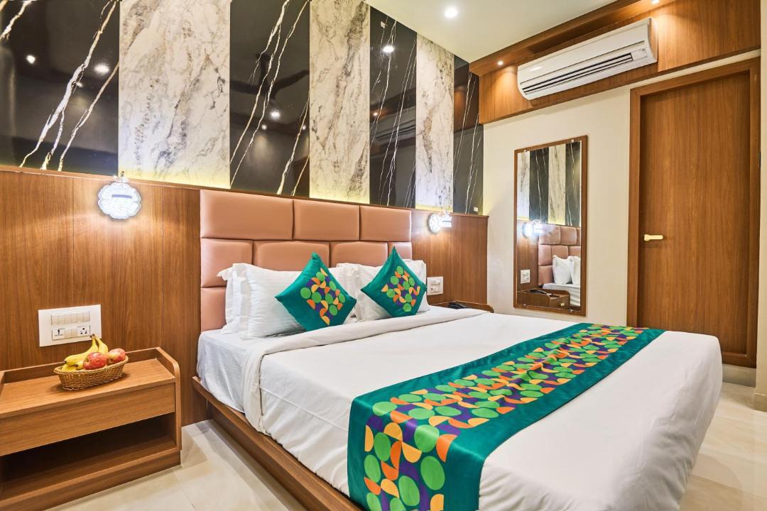 Sakinaka Hotel | Treebo Amber International Mumbai Airport T2