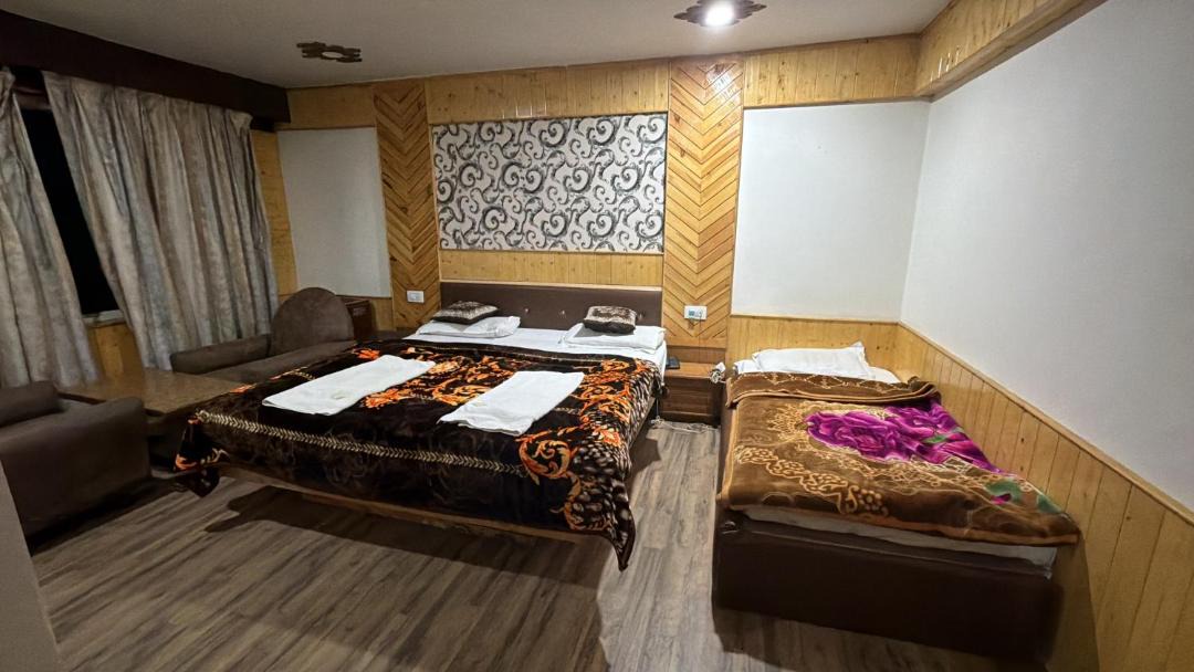 Laripora Hotel | The River Edge