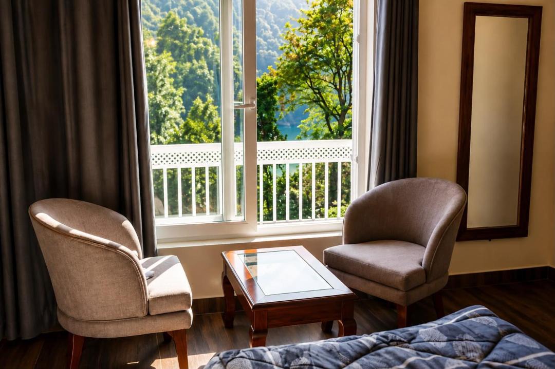 Mallital Hotel | The Oak Lake Cottage Nainital