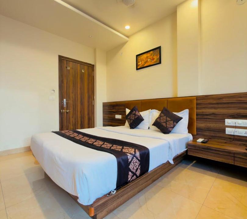 Udaipur City Centre Hotel | HOTEL VRINDA 966O9O1OO6 Old city Just 750mtr from City palace By SK