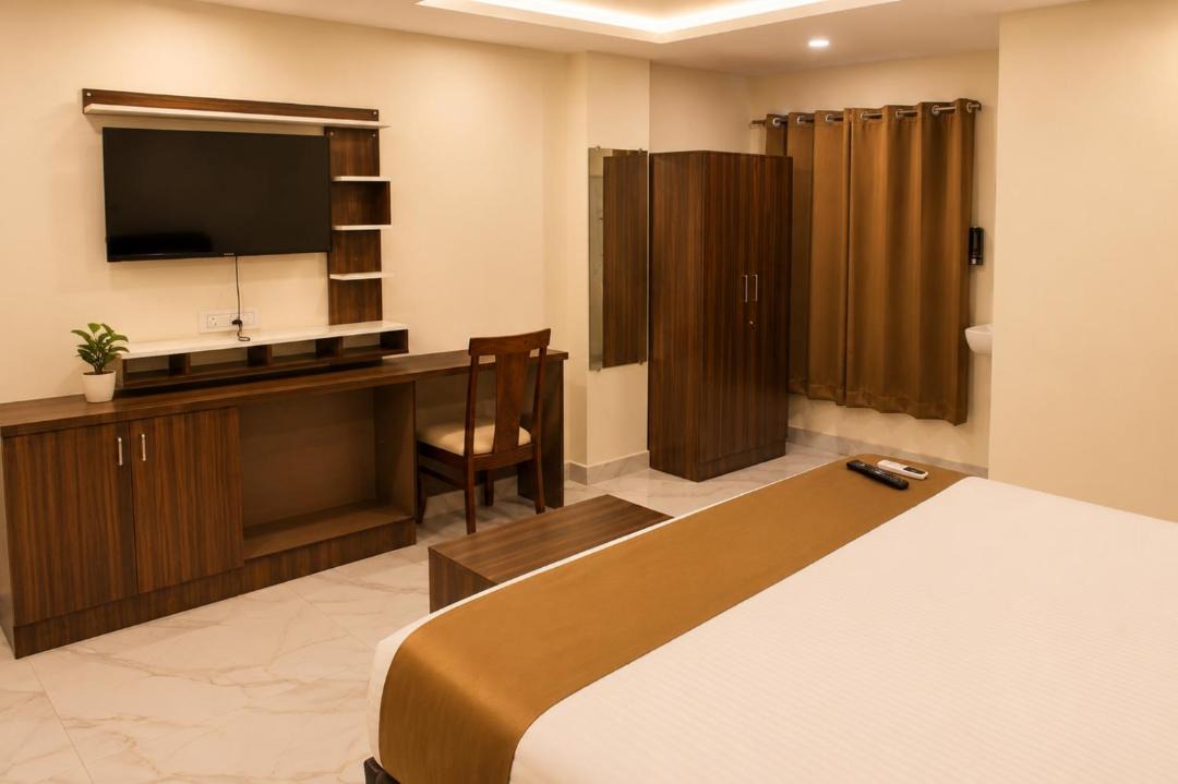 Gachibowli Hotel | Hotel Livotel Near DLF Cyber City Gachibowli