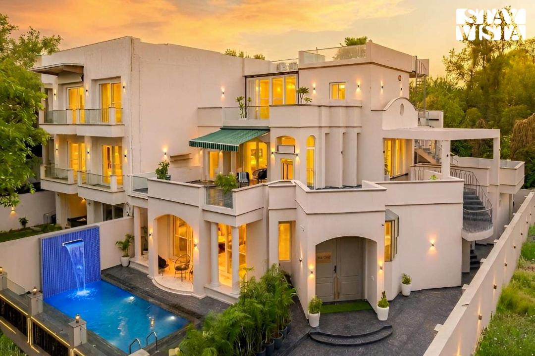 DLF City Villa | StayVista at The Sweet Sunsation - Gurgaon With Pool And Jacuzzi