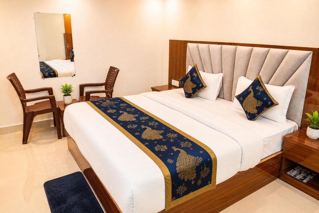 Vrindavan Hotel | Premium Radhe Dham Hotel & Restaurant - Fully AC - Only 5 Min Drive to Prem Mandir, Newly Build