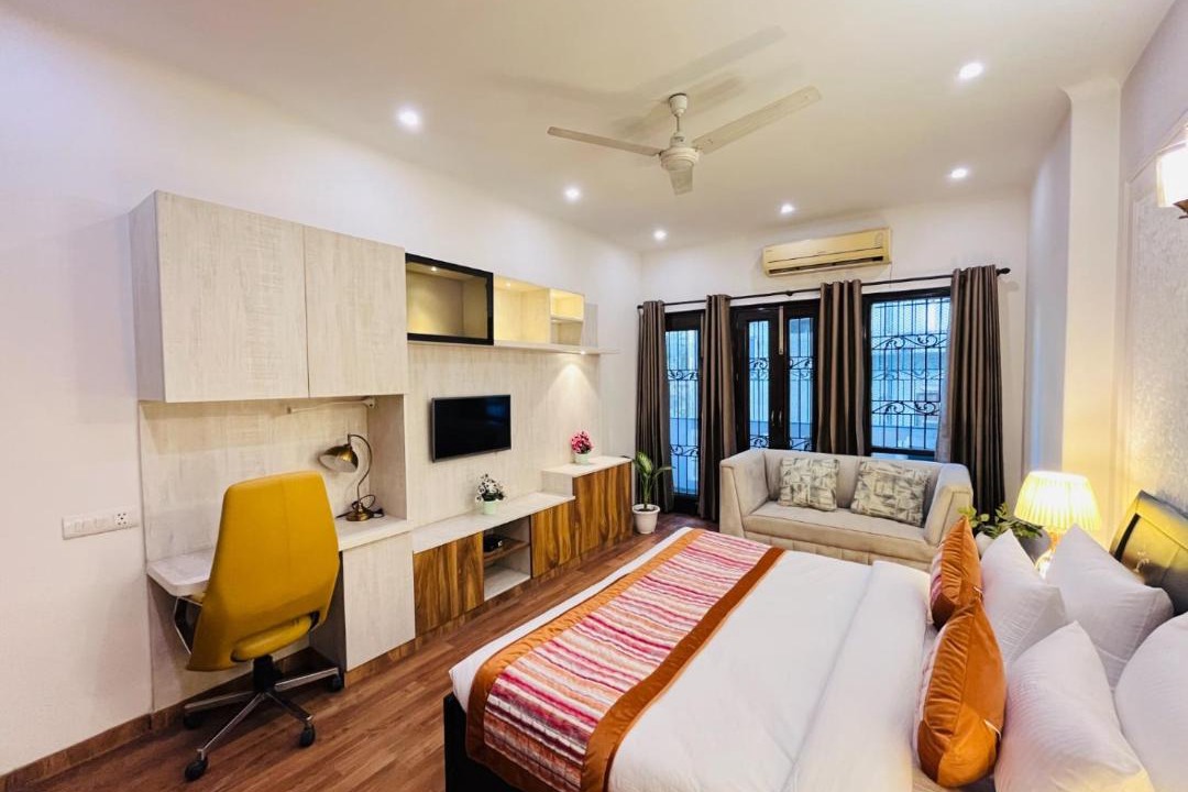 Safdarjung Enclave Hotel | The South Manor Residency Safdarjung Enclave