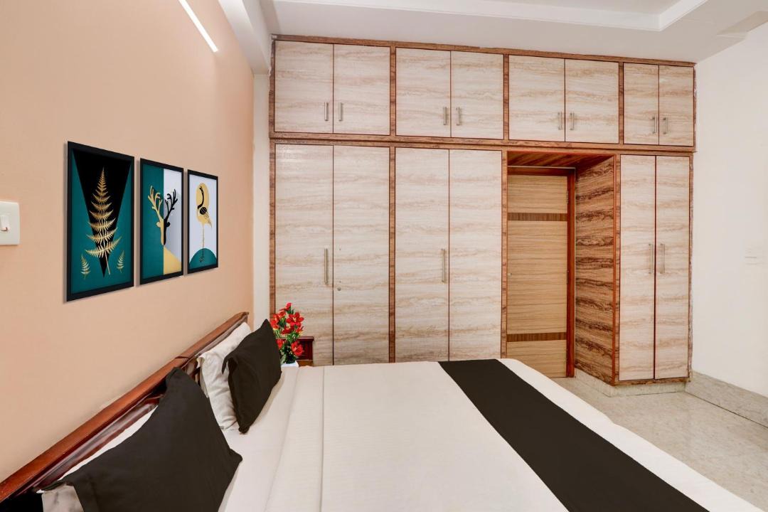 Kukatpalli Hotel | Collection O KPHB Metro Station Hyderabad Formerly Hillside