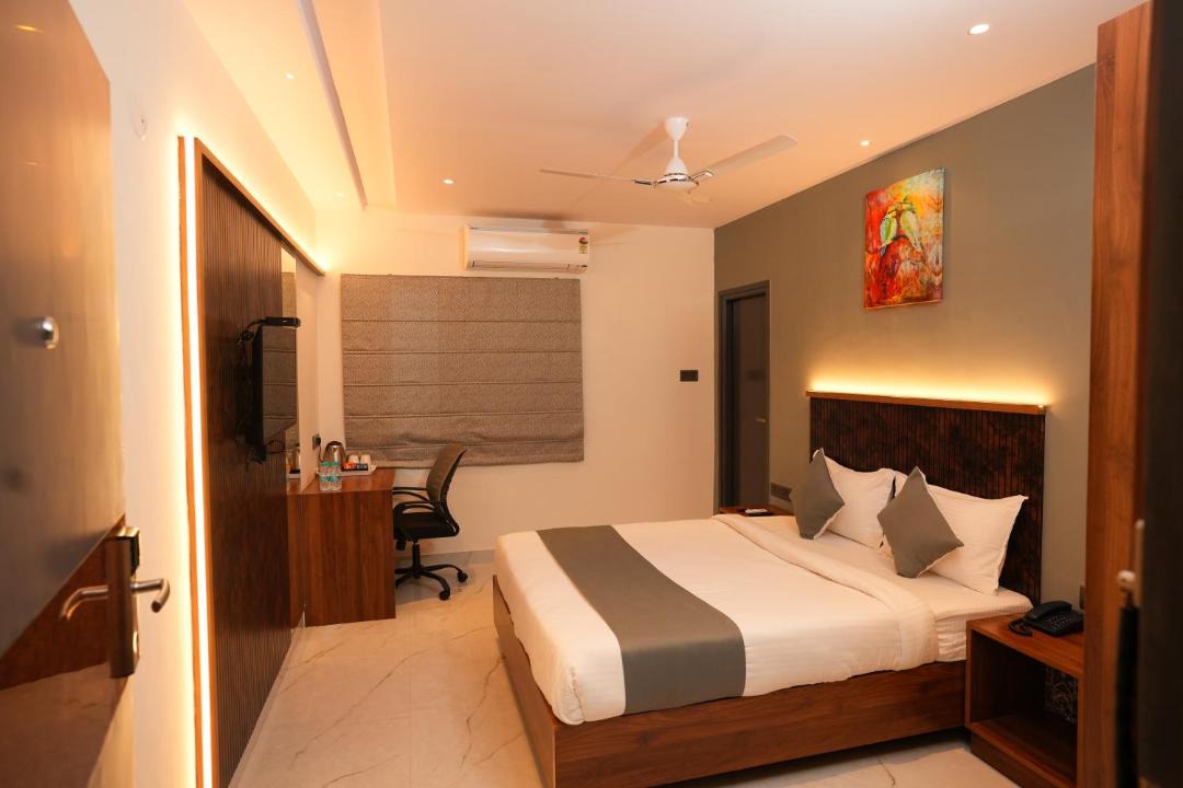 Gachibowli Hotel | Hotel Skyview
