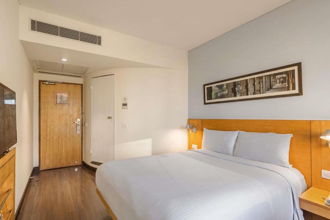 Navalur Hotel | ibis Chennai Sipcot - An Accor Brand