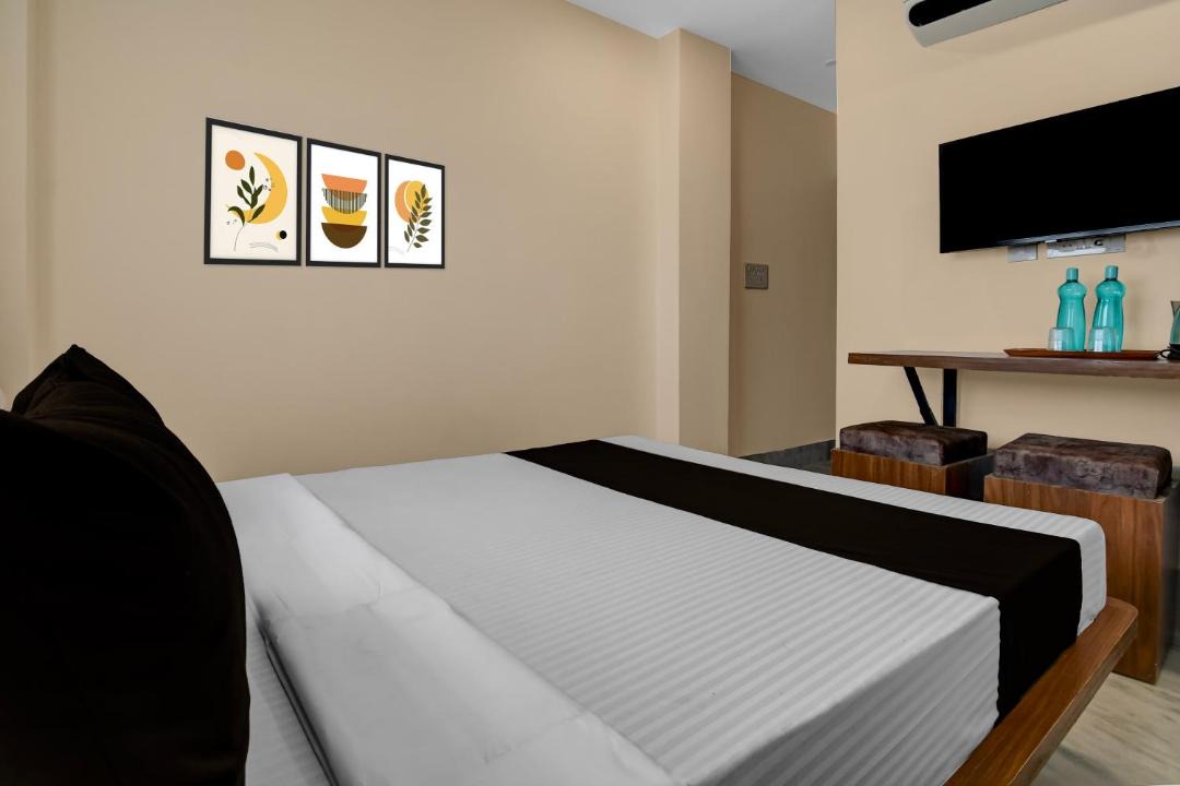Thakurpukur Hotel | Super Collection O Tollygunge Metro Station Kolkata Formerly Mahamaya Step Inn
