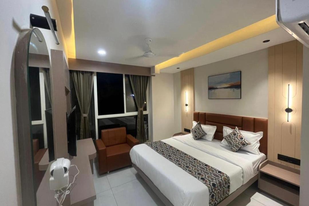 Ellis Bridge Hotel | Hotel Prayan In