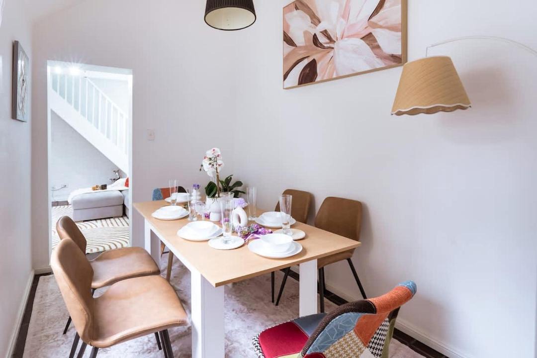 Redfern House | Walk to CBD 3BR Redfern Air Con Groups Family Sleeps 7