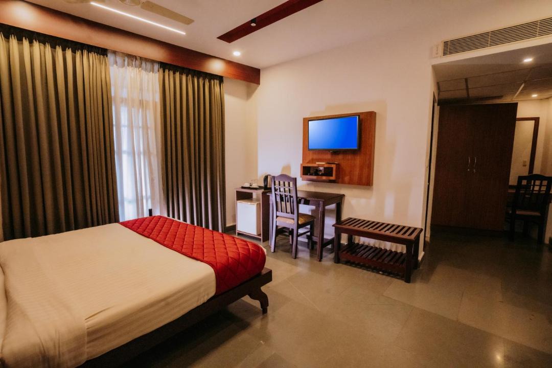Chittilapilly Hotel | Nirmallyam Residency Hotel