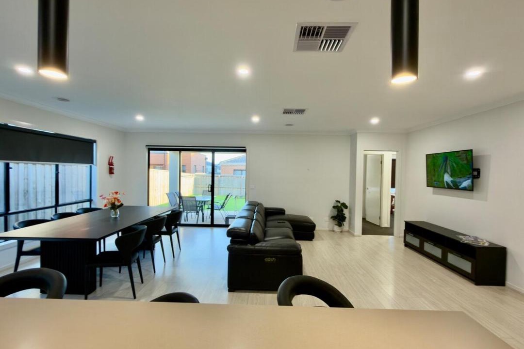 Donnybrook House | Living Waters Retreat - Donnybrook - Luxury Holiday Home with 5 x Bedrooms!