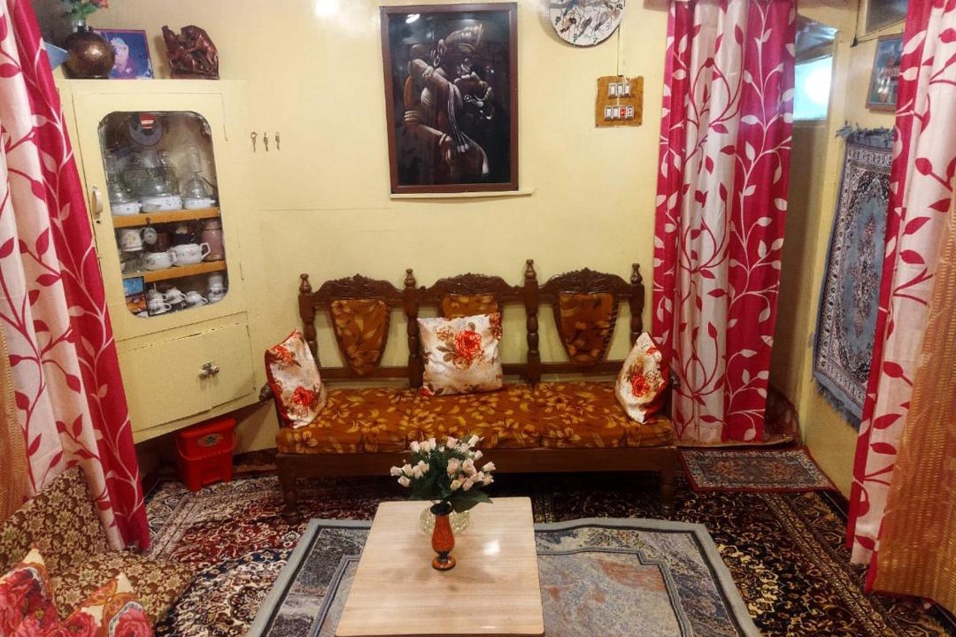 Dal Lake Hotel | Holiday Home