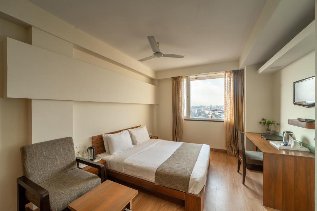 Vidhyadhar Nagar Hotel | Whispering Palms Hotel Jaipur