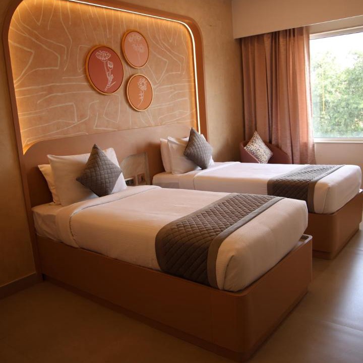 Town Hall Hotel | RATHNA RESIDENCY