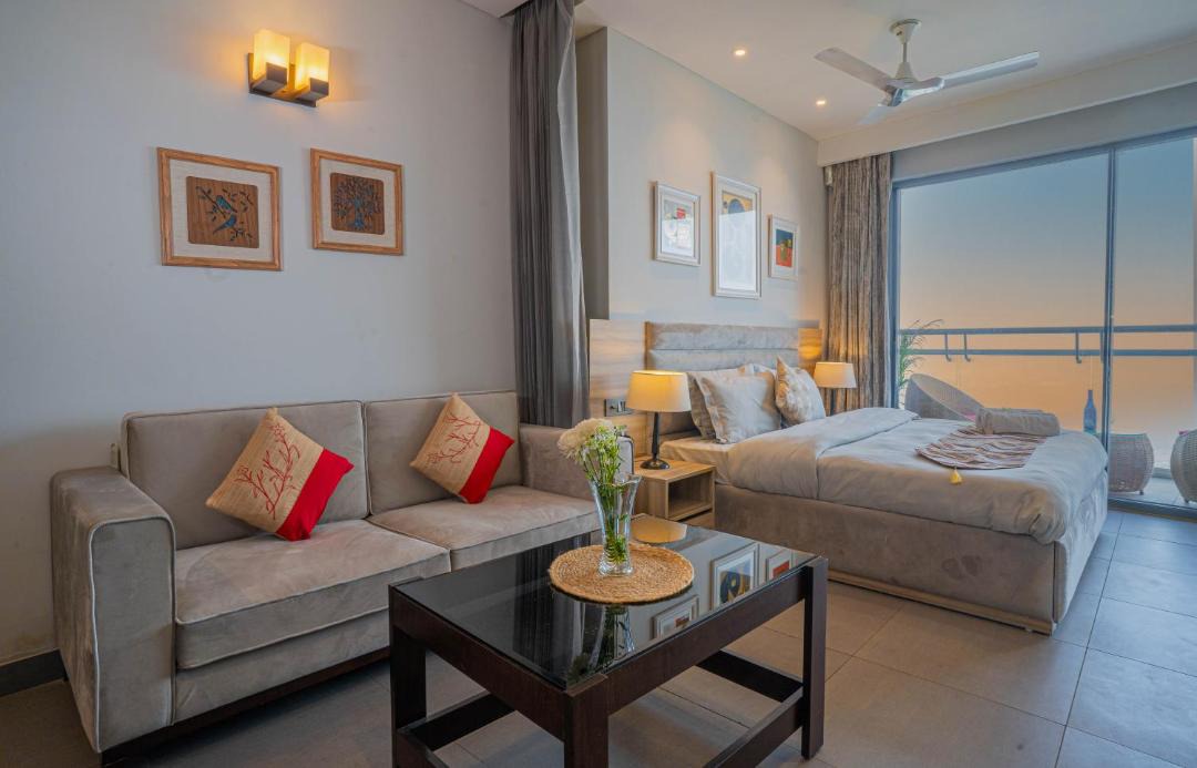 Noida Apartment | Yamuna View Studio Apartments with Pvt Kitchenette, near Indraprastha Apollo and Max Hospital Noida