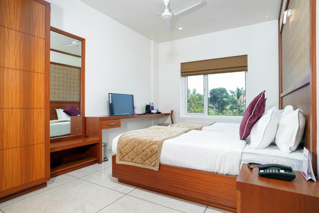 Azhinjilam Hotel | Nexstay River Mouth International
