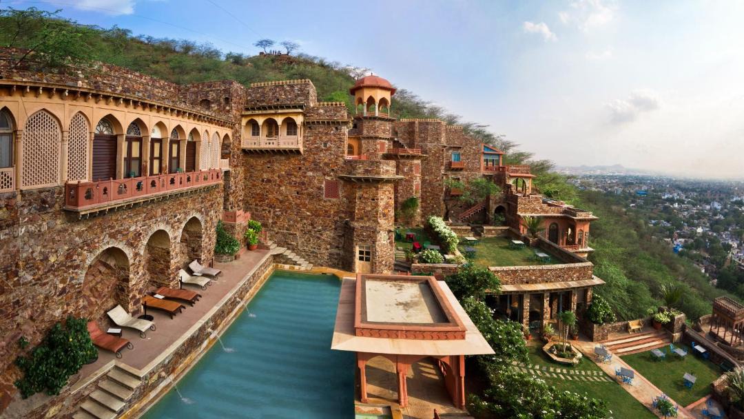 Neemrana Hotel | Neemrana Fort-Palace