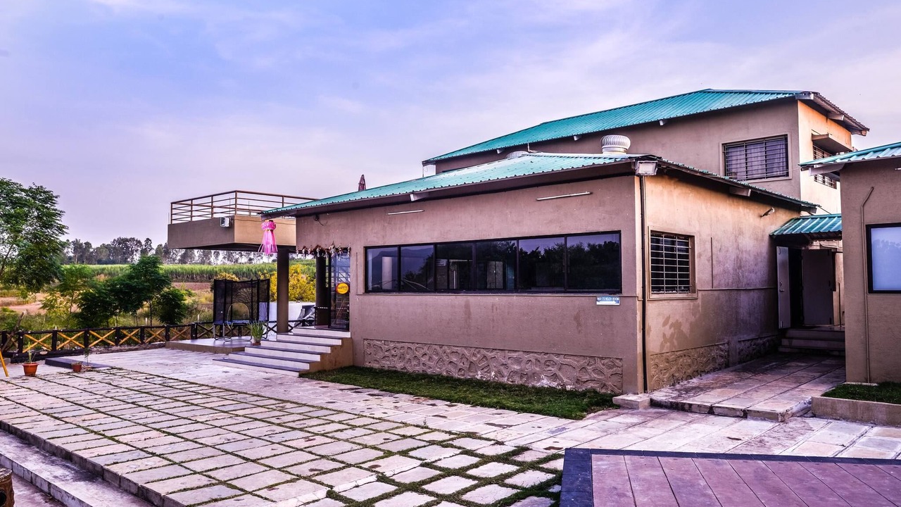 Photo of Buildings in Satara