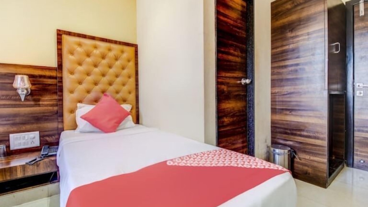 Photo of Bedroom in Prabhadevi