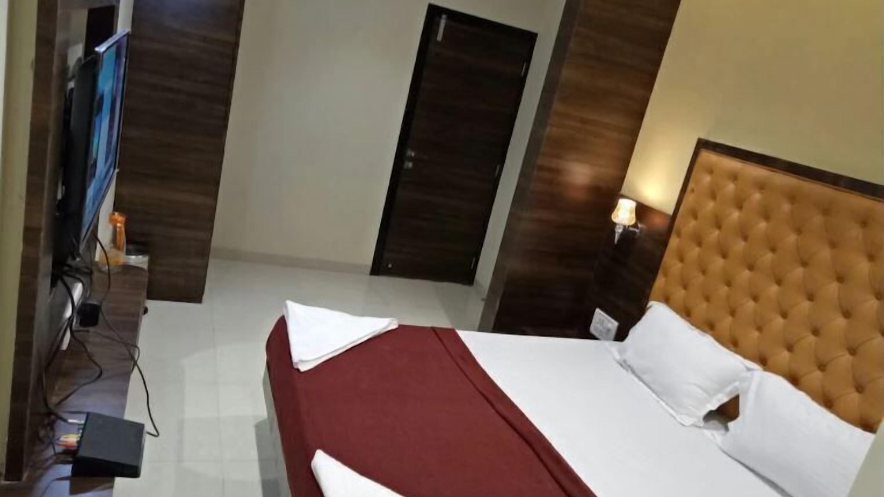 Photo of Bedroom in Prabhadevi