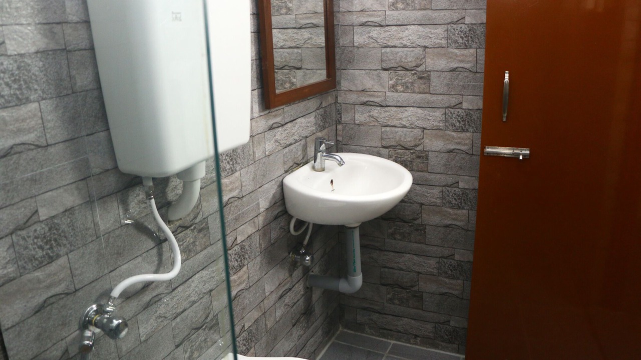 Photo of Bathroom in Kuilapalayam