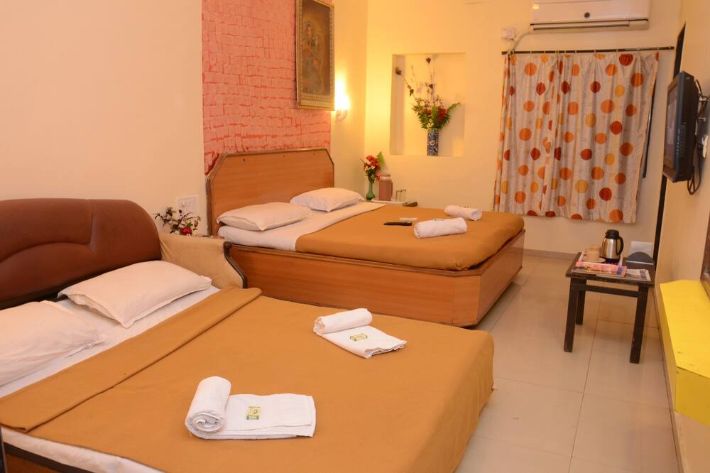 Photo of Bedroom in Mahabaleshwar