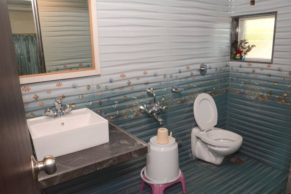 Photo of Bathroom in Mahabaleshwar