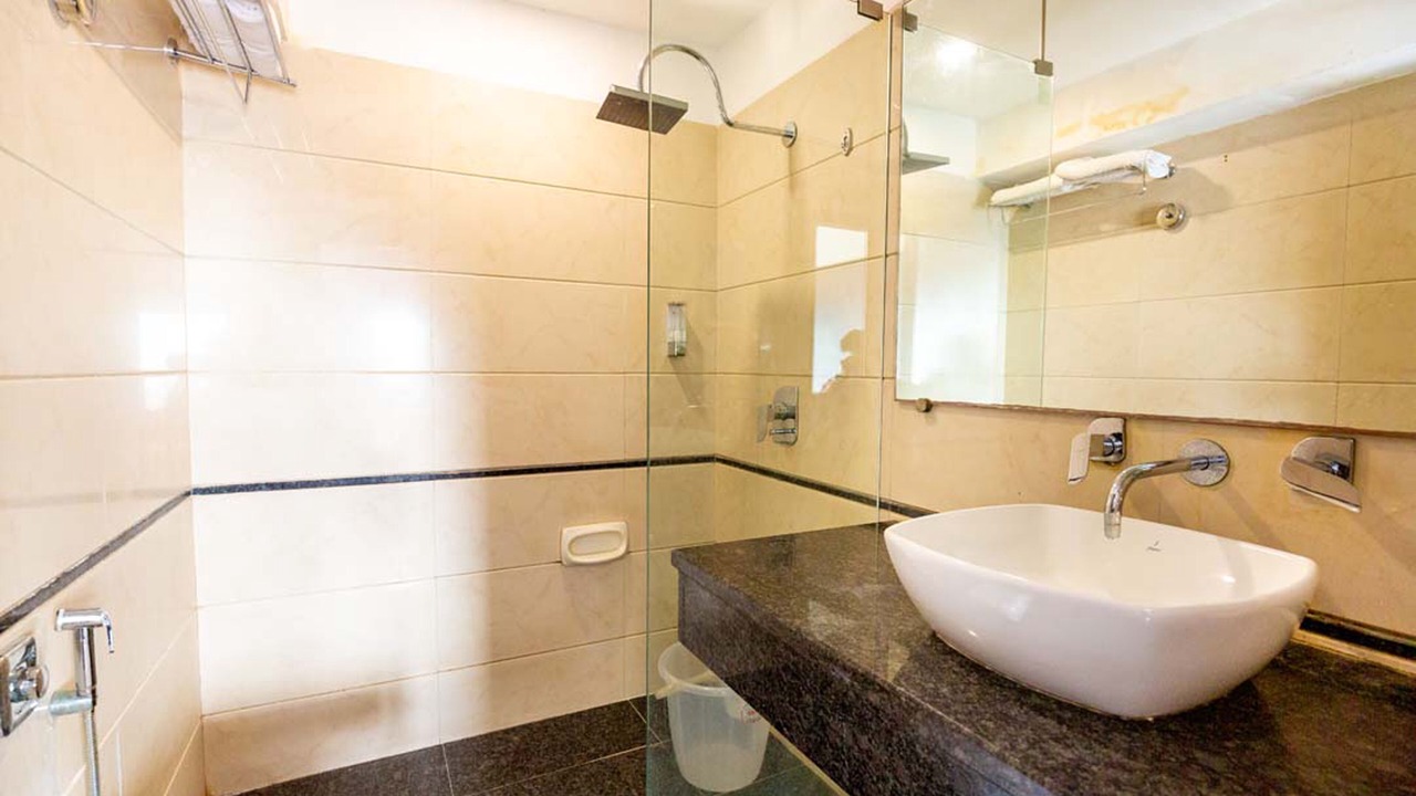 Photo of Bathroom in Juhu