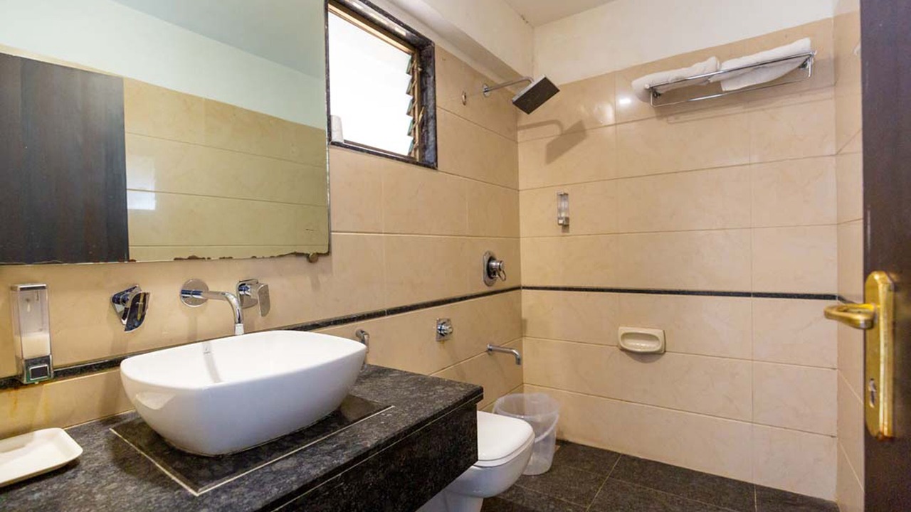 Photo of Bathroom in Juhu
