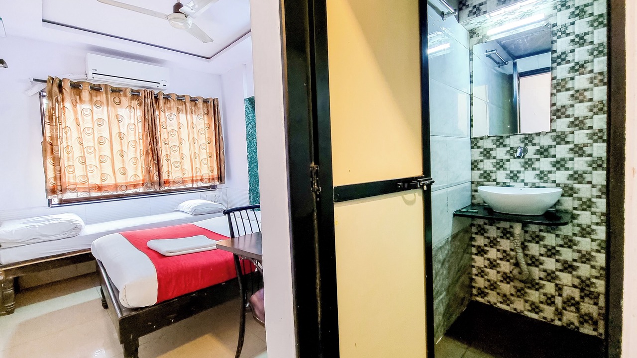 Photo of Bedroom in Bandra East
