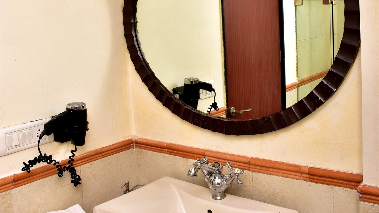 Photo of Bathroom in Mahabaleshwar