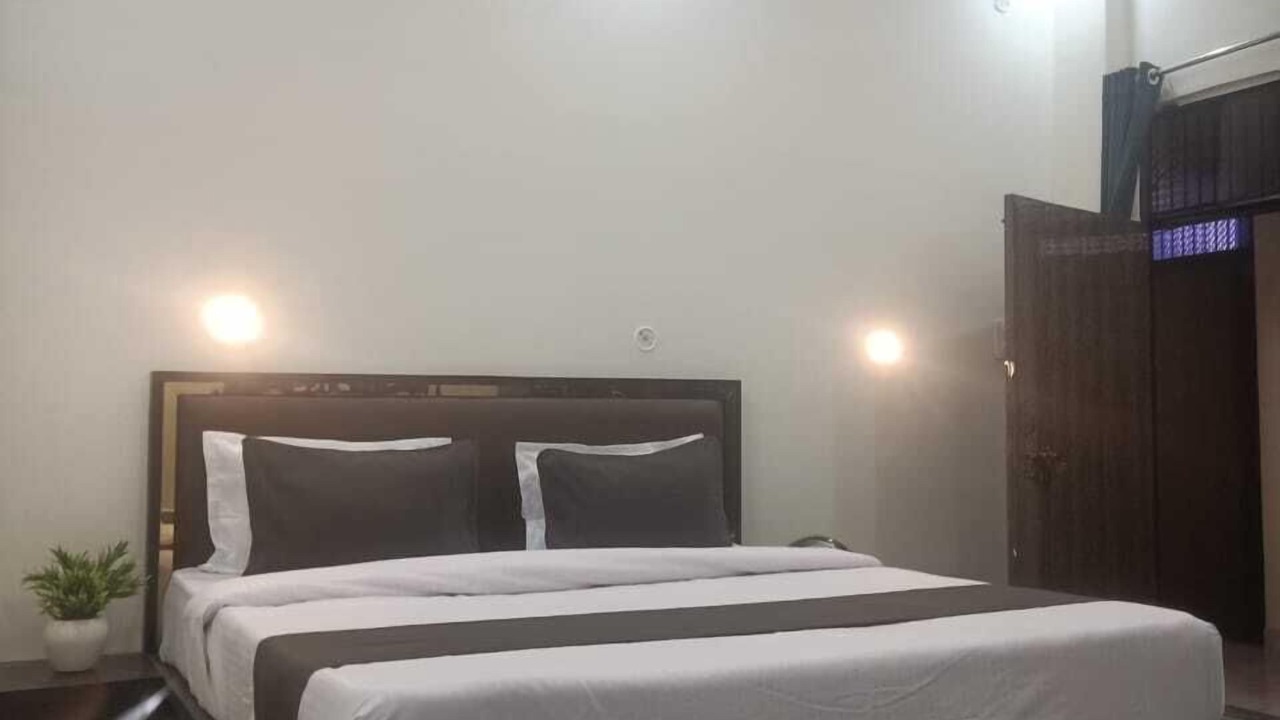 Photo of Bedroom in Naini