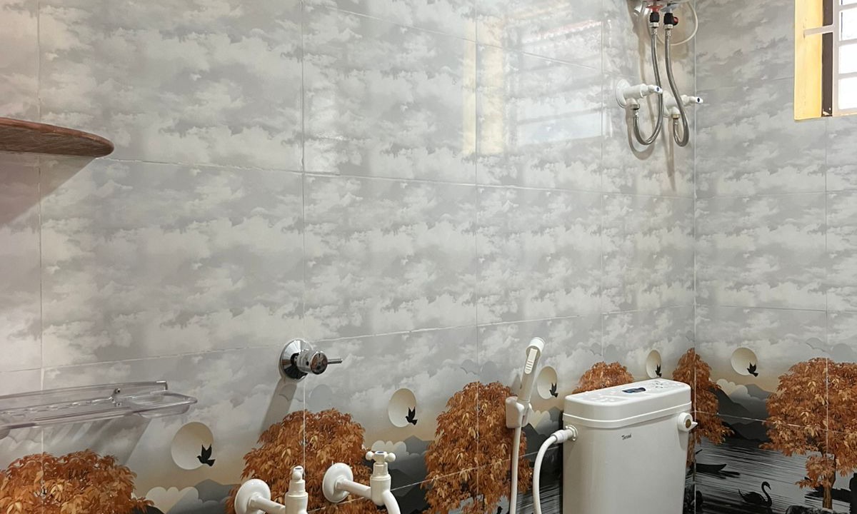 Photo of Bathroom in Hireguthi