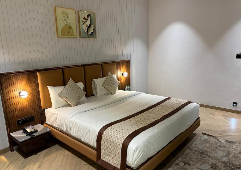 Photo of Others in Pali