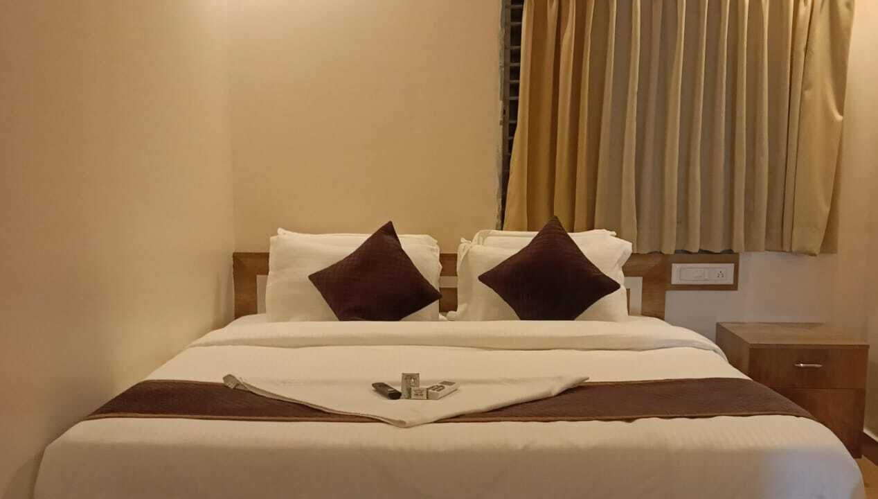 Photo of Bedroom in HBR Layout
